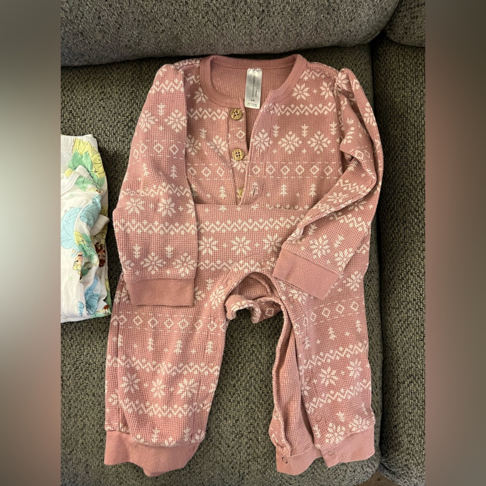 Bundle Of Girl Pajamas SETS - Picture 4 of 14